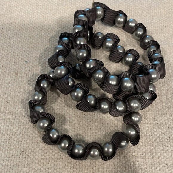Pewter and gray layered necklace and 3 stretch bracelets with ribbon, NWOT, NEW - Picture 4 of 4